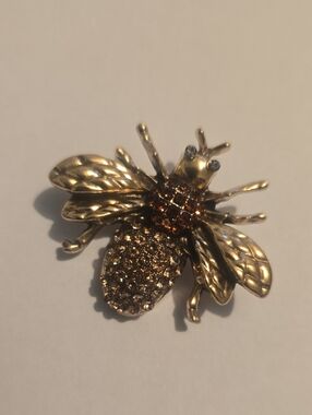 Gold Accent Bee Brooch with Amber Crystals